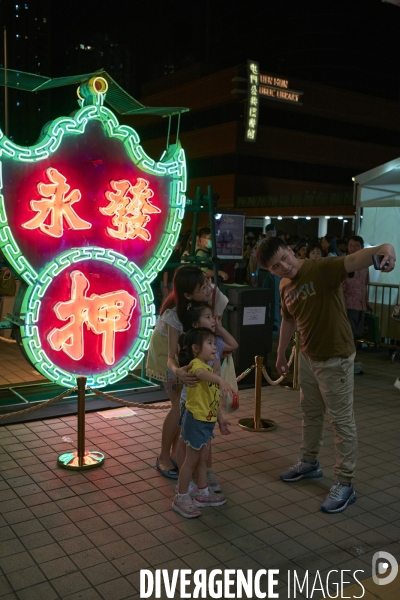 Les défenseurs  des  néons de Hong Kong