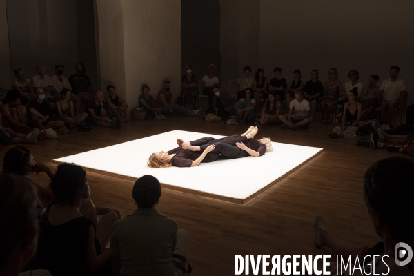 MONUMENT 0.7: M/OTHERS de Eszter Salamon