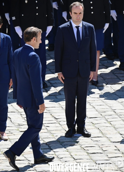 Emmanuel Macron / Prise d armes à l Hôtel national des Invalides