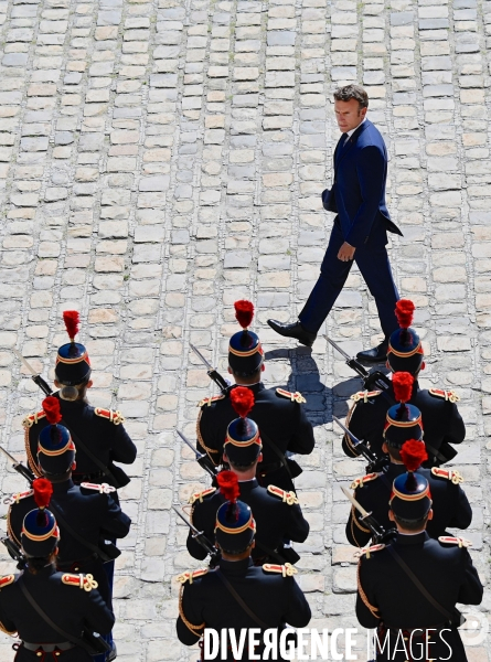 Emmanuel Macron / Prise d armes à l Hôtel national des Invalides