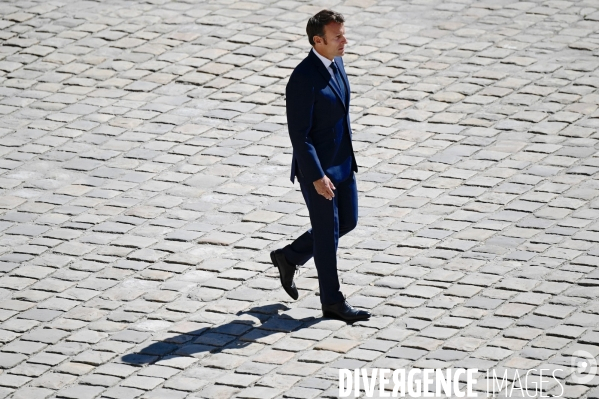 Emmanuel Macron / Prise d armes à l Hôtel national des Invalides