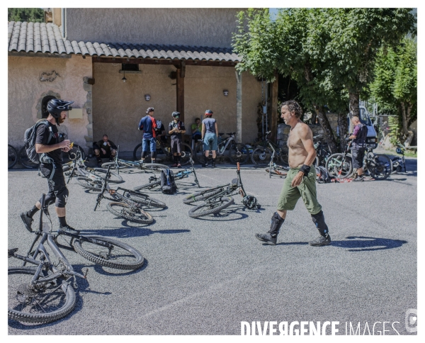 Le long de la Transbassealpine Digne Nice ( le rallye de VTT )