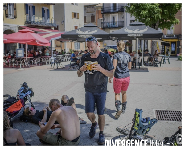 Le long de la Transbassealpine Digne Nice ( le rallye de VTT )