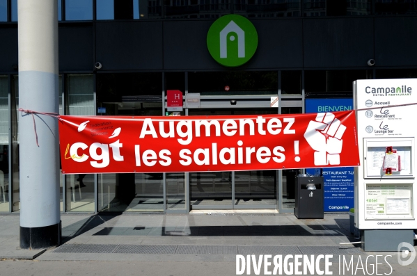 Rassemblement des salariés de chez louvre hotels