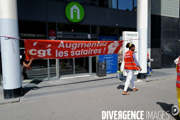 Rassemblement des salariés de chez louvre hotels