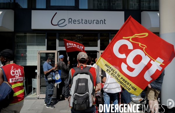 Rassemblement des salariés de chez louvre hotels