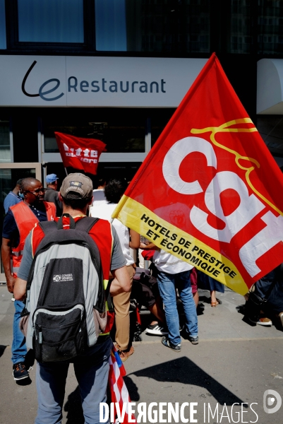 Rassemblement des salariés de chez louvre hotels