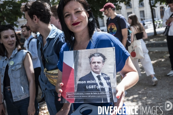 Rassemblement contre la présence deCaroline Cayeux au gouvernement