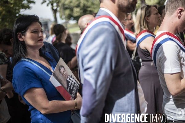 Rassemblement contre la présence deCaroline Cayeux au gouvernement