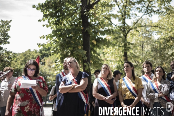 Rassemblement contre la présence deCaroline Cayeux au gouvernement