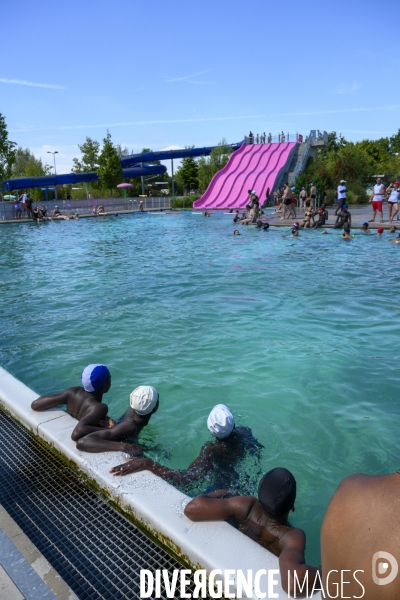 La piscine des Murs à pêches.