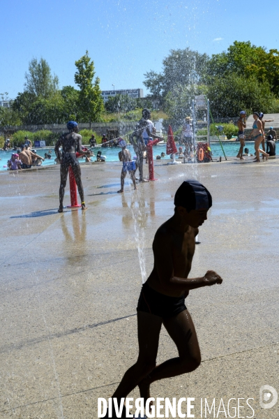 La piscine des Murs à pêches.