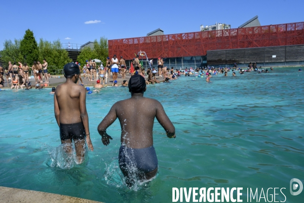 La piscine des Murs à pêches.