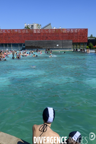 La piscine des Murs à pêches.