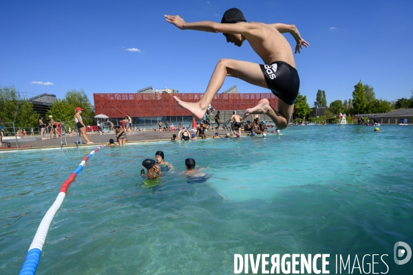 La piscine des Murs à pêches.