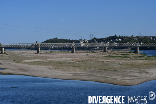 La Loire, canicule et sécheresse. Le débit du plus long fleuve de France inquiète