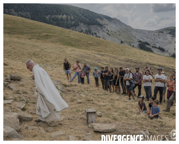 Le long de la Transbassealpine Digne Nice ( la bénediction des troupeaux )