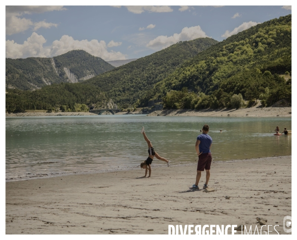 Le long de la Transbassealpine Digne Nice ( la sécheresse au lac de Castillon, suite et pas fin )