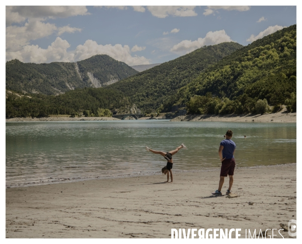 Le long de la Transbassealpine Digne Nice ( la sécheresse au lac de Castillon, suite et pas fin )