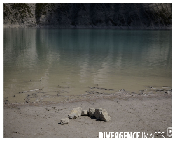 Le long de la Transbassealpine Digne Nice ( la sécheresse au lac de Castillon, suite et pas fin )
