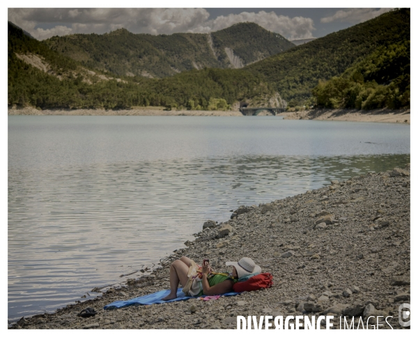 Le long de la Transbassealpine Digne Nice ( la sécheresse au lac de Castillon, suite et pas fin )