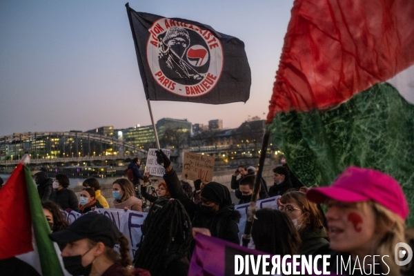 Marche de nuit feministe a Paris