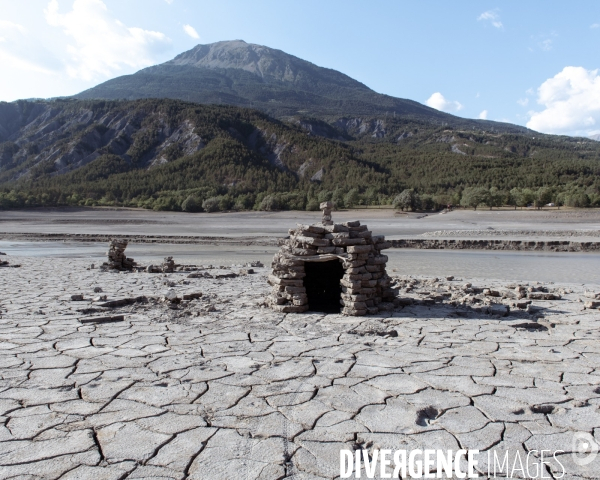 Secheresse lac de Serre Poncon