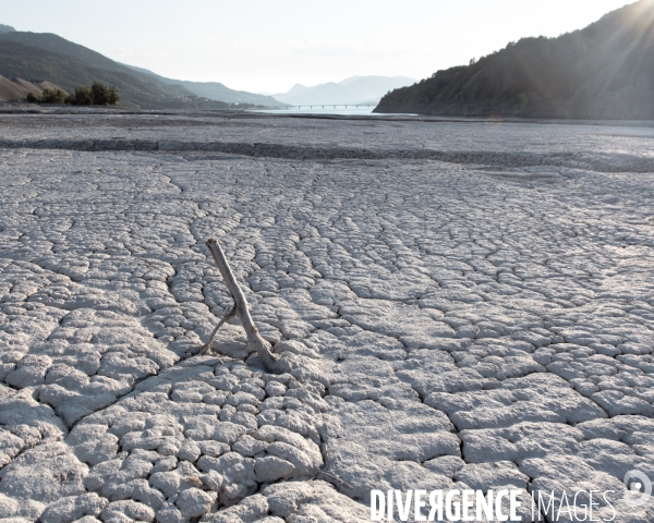 Secheresse lac de Serre Poncon