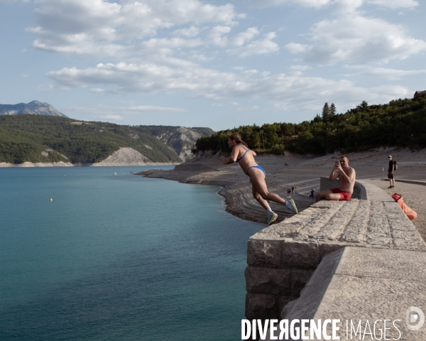 Secheresse lac de Serre Poncon