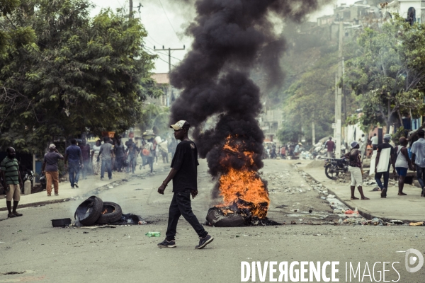 Manifestation contre la vie chere et l insecurite au cap haitien.