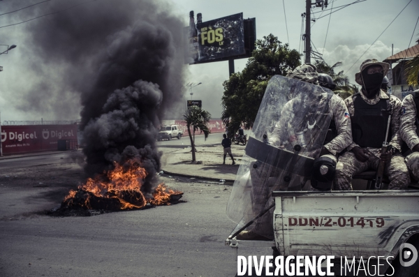 Manifestation contre la vie chere et l insecurite au cap haitien.