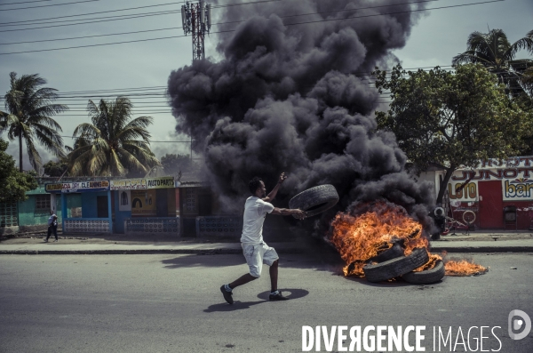 Manifestation contre la vie chere et l insecurite au cap haitien.