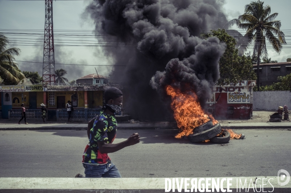 Manifestation contre la vie chere et l insecurite au cap haitien.