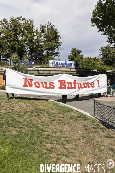 Happening #CarrefourNousEnfume