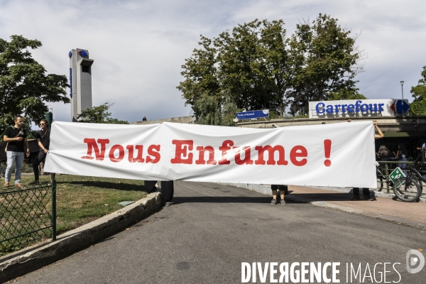 Happening #CarrefourNousEnfume