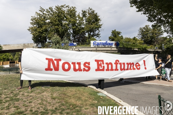 Happening #CarrefourNousEnfume