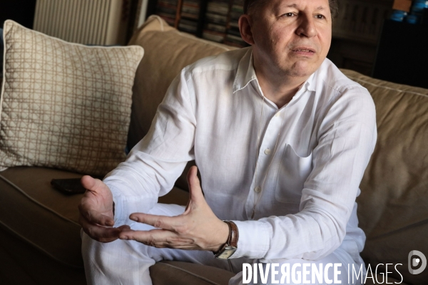 Olivier cachin - portrait