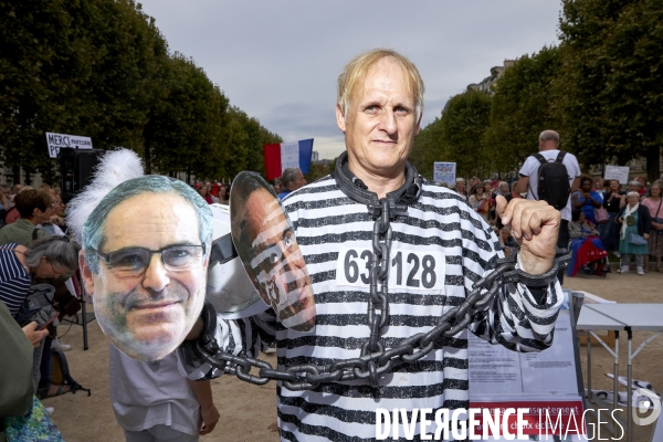 Manifestation de soutien au docteur Perronne