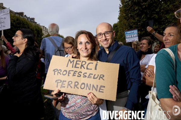 Manifestation de soutien au docteur Perronne