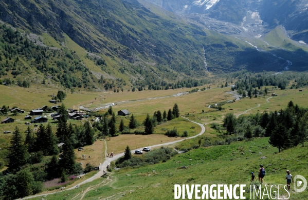 Chemin de randonnée dans les Alpes