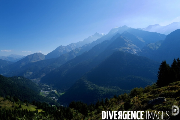 Chemin de randonnée dans les Alpes