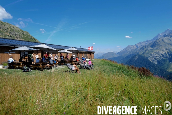 Chemin de randonnée dans les Alpes