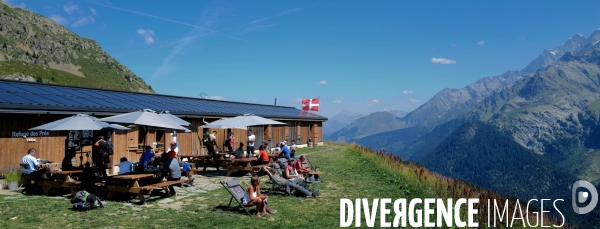Chemin de randonnée dans les Alpes