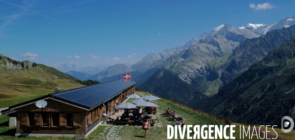 Chemin de randonnée dans les Alpes