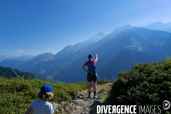 Chemin de randonnée dans les Alpes