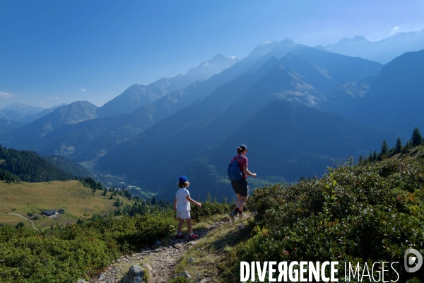 Chemin de randonnée dans les Alpes