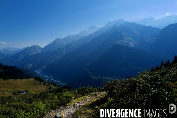 Chemin de randonnée dans les Alpes