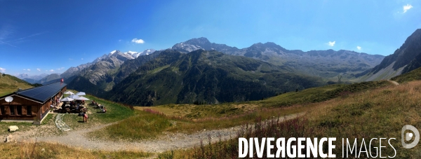 Chemin de randonnée dans les Alpes