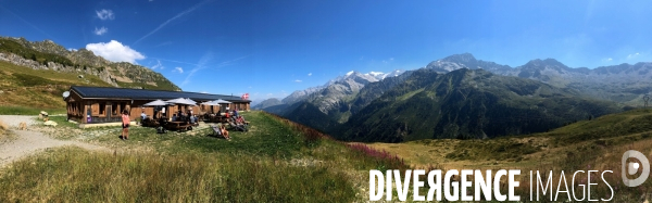 Chemin de randonnée dans les Alpes