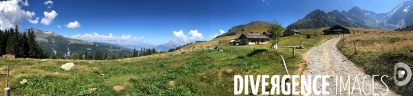 Chemin de randonnée dans les Alpes